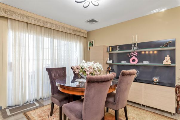 Dining room, Interior