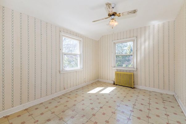 Empty room, Interior