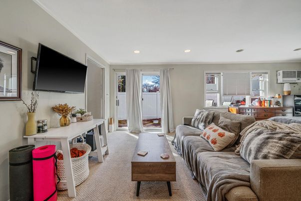 Dining room, Interior, Living room, Recessed Lighting