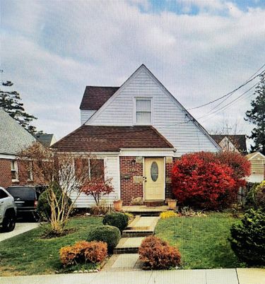Exterior, Facade, Brick Facade, Highrise