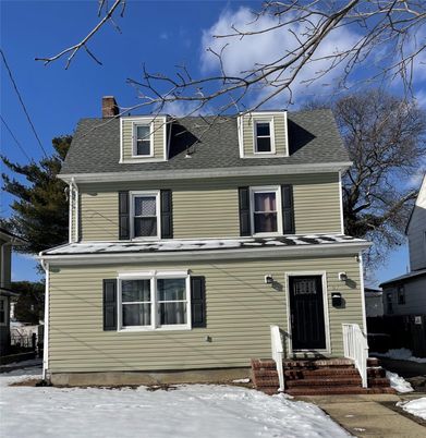 Exterior, Facade, American Foursquare
