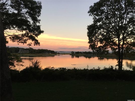 Exterior, Lake