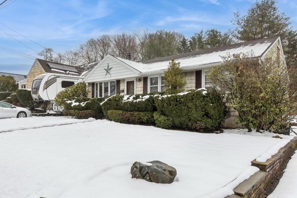 Exterior, Facade, Cape Cod