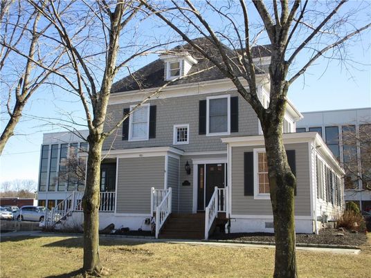 Exterior, Facade, American Foursquare