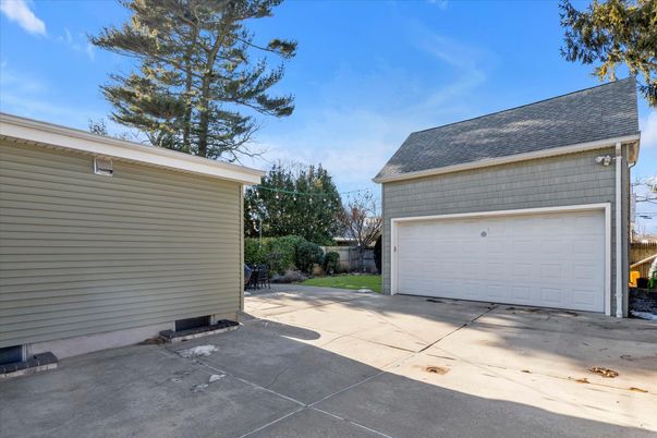 Detached Garage, Exterior