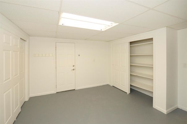 Empty room, Interior