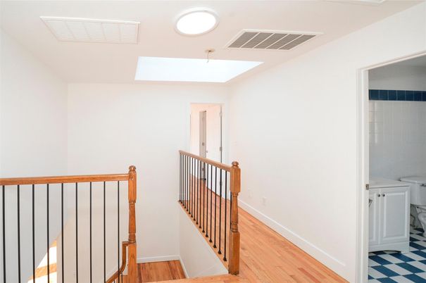 Interior, Washer, Wood Texture Flooring