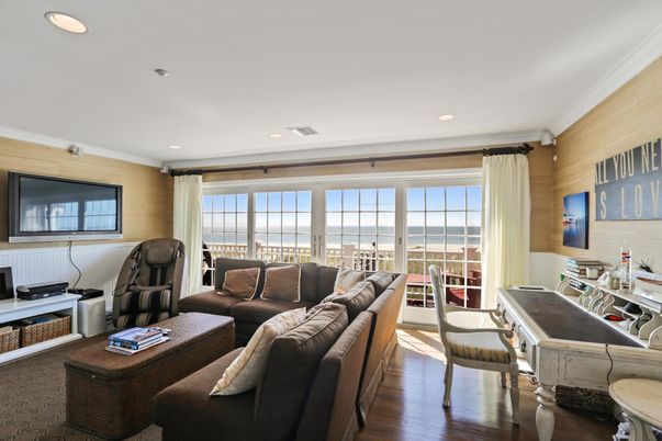 Interior, Living room, Recessed Lighting, Water, Wood Texture Flooring