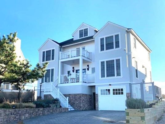 Attached, Exterior, Facade, Farmhouse