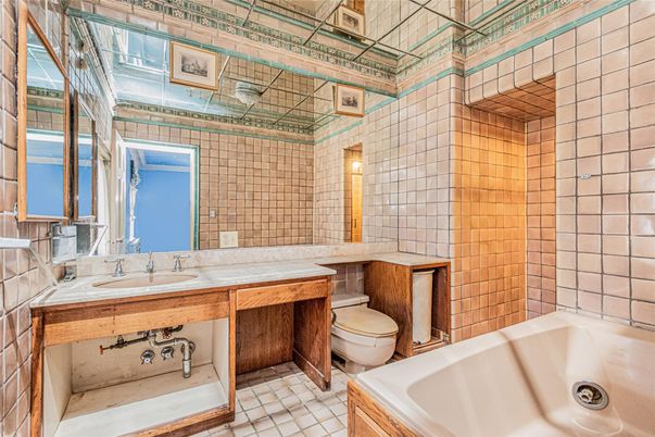 Bathroom, Dual Sink Vanities, Interior