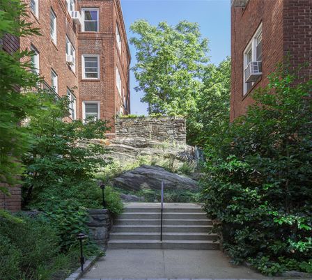Exterior, Facade, Brick Facade, Rowhouse