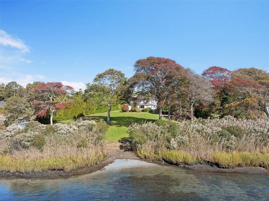 Exterior, Lake
