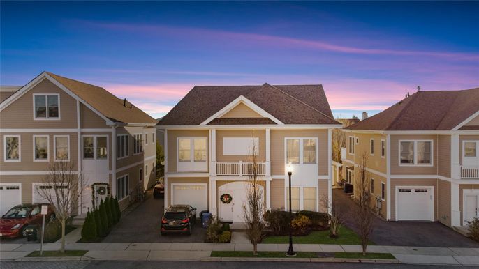 Attached, Exterior, Facade, Rowhouse