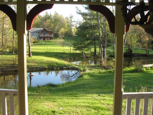 Exterior, Lake