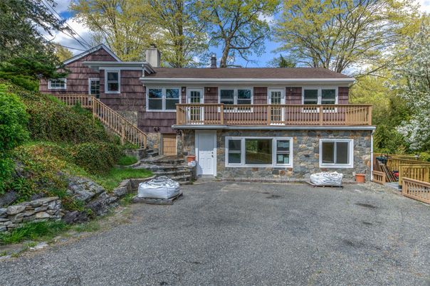 Exterior, Facade, Raised Ranch