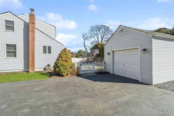 Detached Garage, Exterior