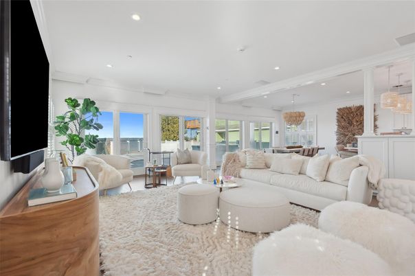 Chandelier, Dining room, Interior, Living room, Recessed Lighting, Wood Texture Flooring