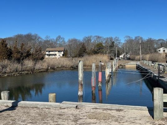 Exterior, Lake