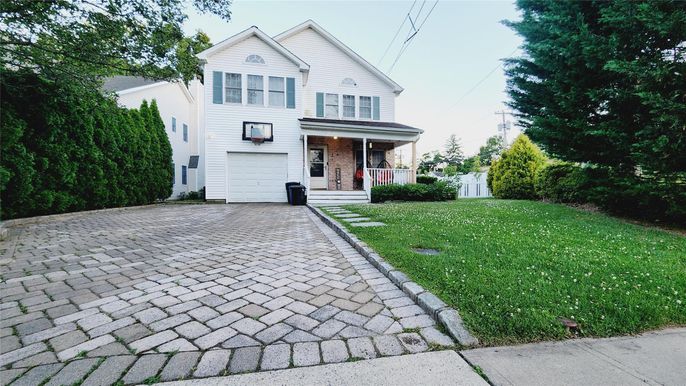 Attached, Exterior, Facade, Farmhouse