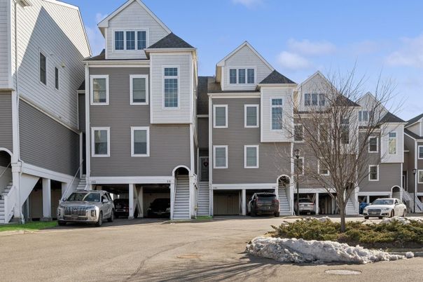 Exterior, Facade, Rowhouse