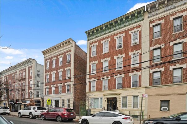 Exterior, Facade, Brick Facade, Rowhouse