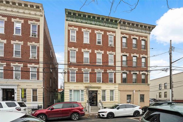 Exterior, Facade, Brick Facade, Rowhouse