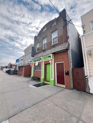 Exterior, Facade, Brick Facade, Rowhouse
