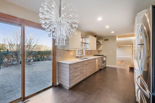 Chandelier, Interior, Kitchen, Recessed Lighting, Stainless Steel Appliances