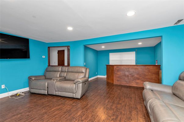 Interior, Recessed Lighting, Wood Texture Flooring
