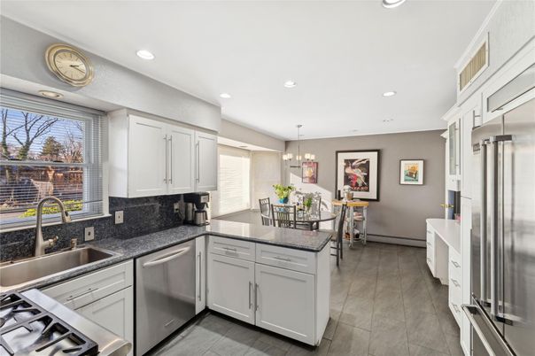 Dining room, Interior, Kitchen, Pendant Lights, Recessed Lighting, Stainless Steel Appliances