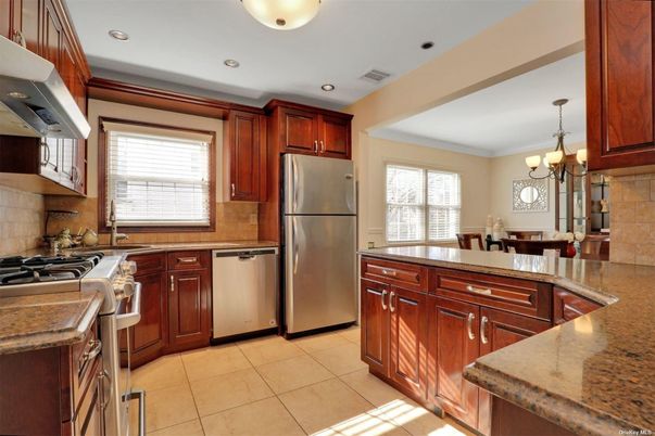 Chandelier, Dining room, Interior, Kitchen, Recessed Lighting, Stainless Steel Appliances