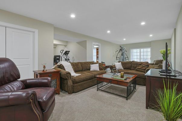Fitness Equipment, Interior, Living room, Recessed Lighting
