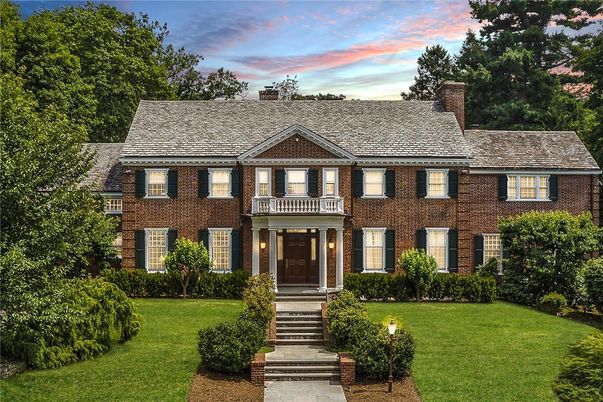 Exterior, Facade, Brick Facade, Georgian