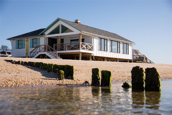 Exterior, Lake