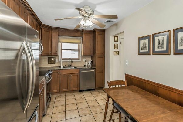 Dining room, Interior, Kitchen, Stainless Steel Appliances