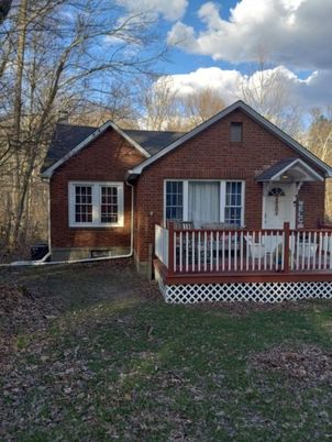 Exterior, Facade, Brick Facade, Ranch