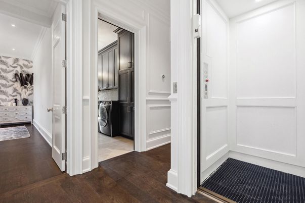 Interior, Recessed Lighting, Washer, Wood Texture Flooring