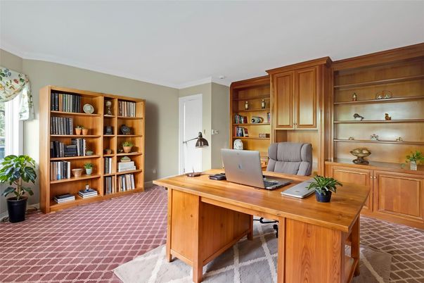 Home Office, Interior