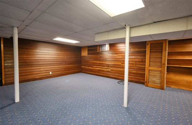 Empty room, Interior, Recessed Lighting, Wooden Walls