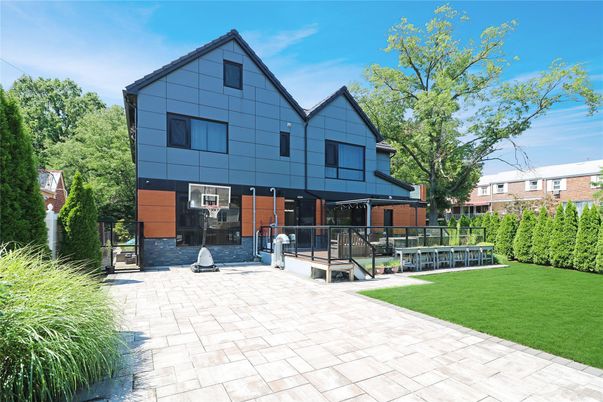 Backyard, Exterior, Facade, Modern