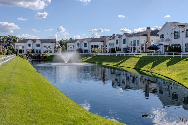 Exterior, Lake