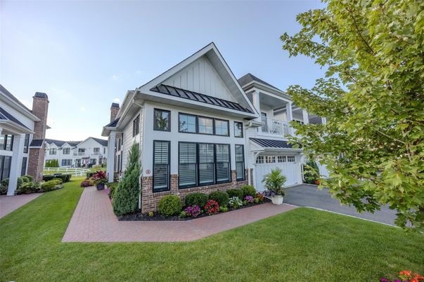 Attached, Exterior, Facade, Farmhouse