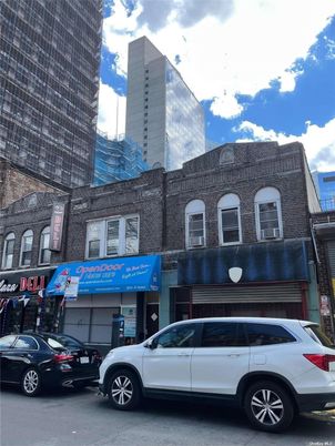 Exterior, Facade, Rowhouse