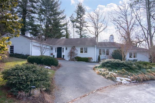 Exterior, Facade, Cape Cod