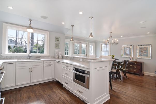 Chandelier, Dining room, Interior, Kitchen, Pendant Lights, Recessed Lighting, Stainless Steel Appliances, Wood Texture Flooring