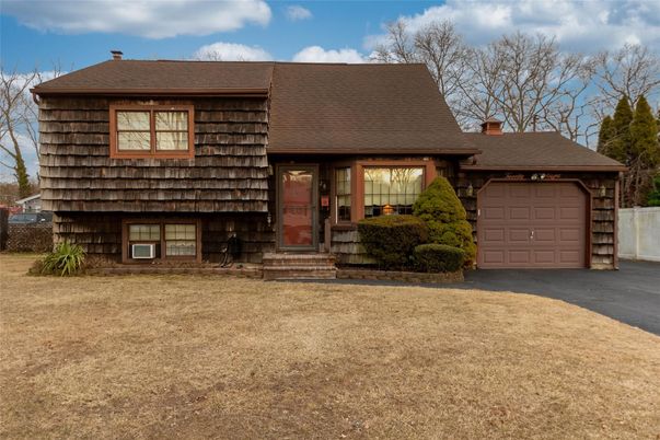 Attached, Exterior, Facade, Cape Cod