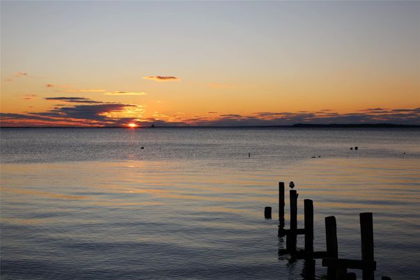 Exterior, Lake