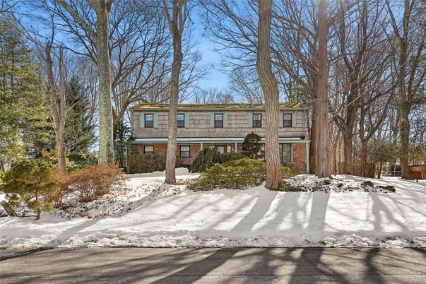 Exterior, Facade, Brick Facade, Raised Ranch