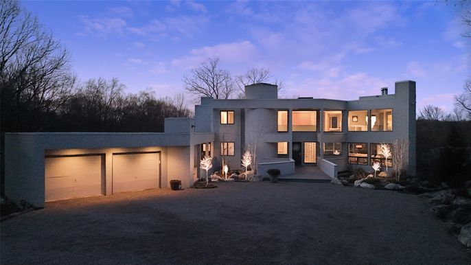 Attached, Backyard, Exterior, Facade, Modern