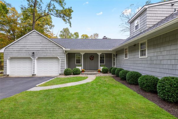 Attached, Exterior, Facade, Ranch